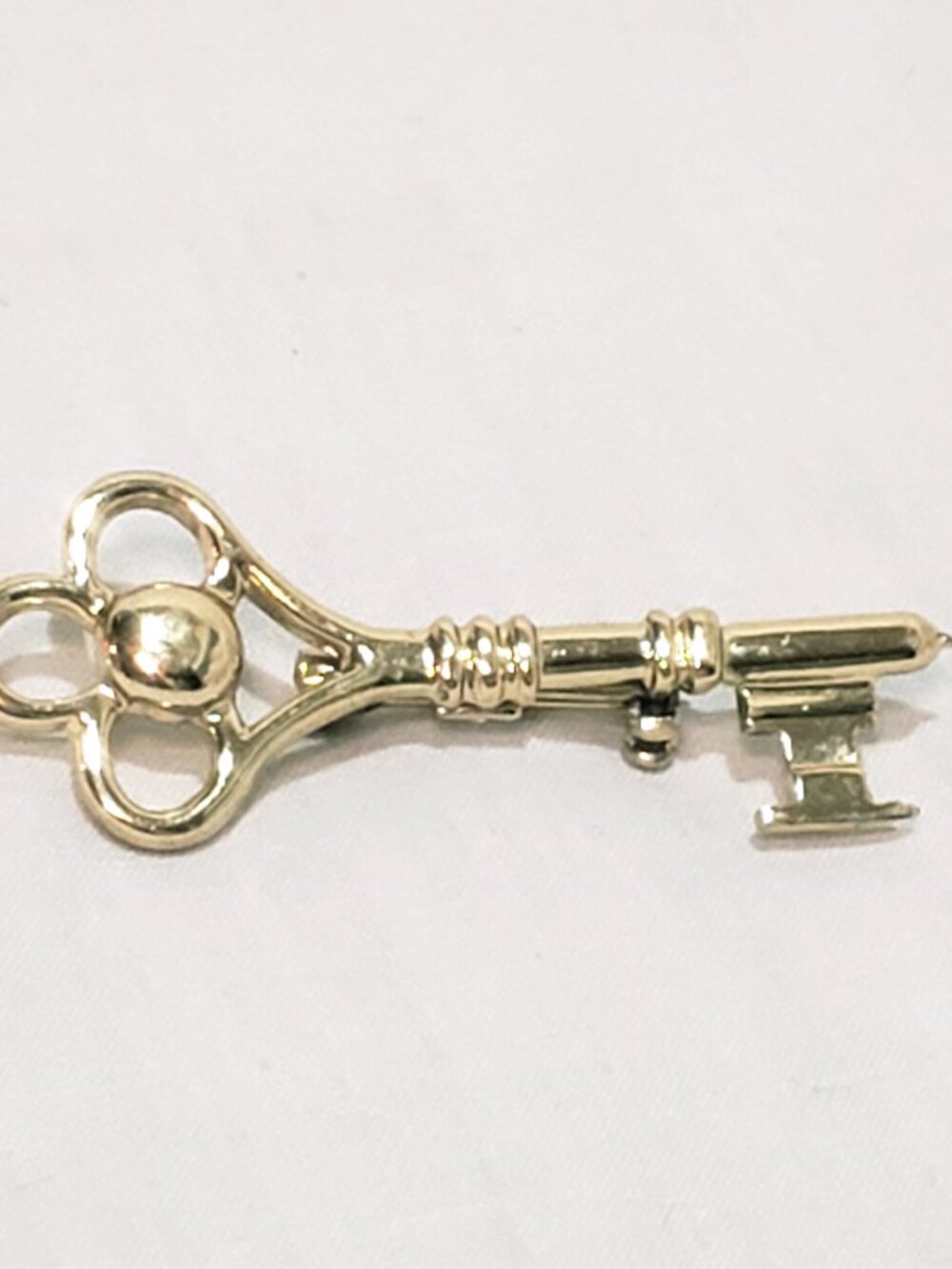 Fancy Skeleton Key Victorian Dainty Style Brooch Pin 2" Gold tone Metal